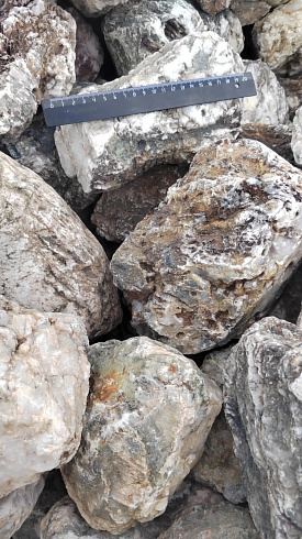 Kamenclub.ru: Кварцевый валунчик фр.100-300 мм.  купить в Королеве кварц белый, бежевый молочный рыжий крупный природный камень галечник 7850 руб/т   фото КАМЕНЬ КЛУБ