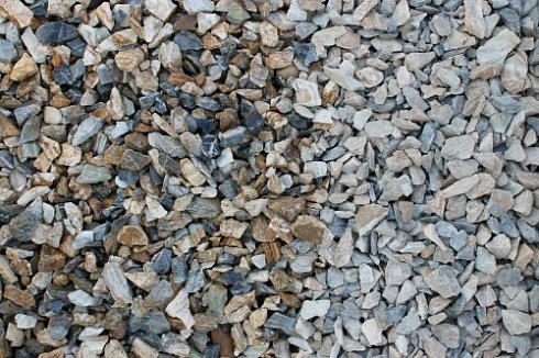 Kamenclub.ru: Мраморная крошка (щебень крошка медовый), фр. 10-20 мм.  купить в Королеве песчаник бежевый, серый каменная ландшафтная крошка  12000 руб/т   фото КАМЕНЬ КЛУБ