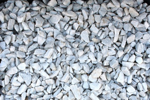 Kamenclub.ru: Мраморная крошка, щебень, цвет-белый, фр. 3-5 мм.  купить в Королеве мрамор белый молочный бежевый мрамор колотый 11500 руб/т   фото КАМЕНЬ КЛУБ