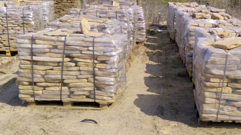 Kamenclub.ru: Песчаник пластушка галтованный желтый с рисунком (3 см)  купить в Королеве плитняк - пластушка желтый песчаник 21000 руб/м3   фото КАМЕНЬ КЛУБ