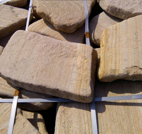 Kamenclub.ru: Песчаник пластушка галтованный желтый с рисунком (3 см)  купить в Королеве плитняк - пластушка желтый песчаник 21000 руб/м3   фото КАМЕНЬ КЛУБ