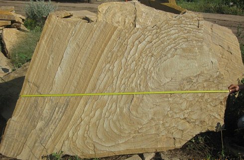 Kamenclub.ru: Форматный камень (плаха) пошаговая дорожка от 70-150 см (4 -12 см)  купить в Королеве плитняк  форматный плаха желтый песчаник 9 000 руб/т   фото КАМЕНЬ КЛУБ