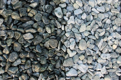 Kamenclub.ru: Щебень галтованный зеленый (змеевик) фр. 20-40 мм.  купить в Королеве мрамор зеленый, салатовый оголтованный щебень мраморный 12500 руб/т   фото КАМЕНЬ КЛУБ