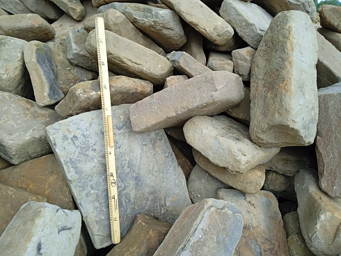 Kamenclub.ru: Песчаник для мощения дорожек, площадок, парковок ( фр 5-10 см)  купить в Королеве песчаник  серый желтый коричневый рыжий песчаник оголтованный окатанный 6500 руб/т   фото КАМЕНЬ КЛУБ