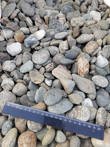 Kamenclub.ru: Галька речная окат (пестрая) фр. 20-40 мм. купить  в Королеве галька речная пестрая, серая, серые оттенки галька речная окатанная округлая 5000 руб/т   фото КАМЕНЬ КЛУБ