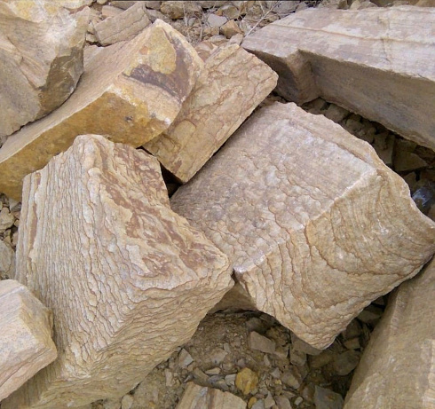 Kamenclub.ru: Песчаник пластушка желтый с рисунком (7-15 см)  купить в Королеве плитняк - пластушка - бут желтый песчаник 10200 руб/м3   фото КАМЕНЬ КЛУБ