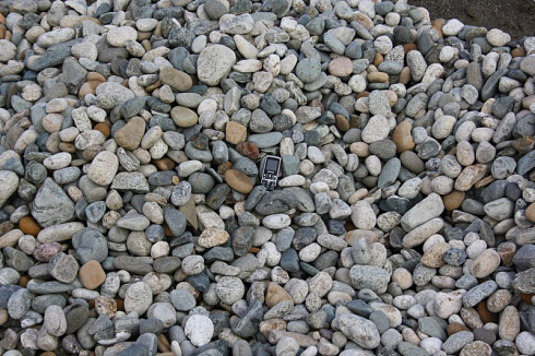 Kamenclub.ru: Галька речная окат (серая) фр.40-60 мм купить  в Королеве галька речная серый бежевый рыжий коричневый округлый речной камень 5000 руб/т   фото КАМЕНЬ КЛУБ