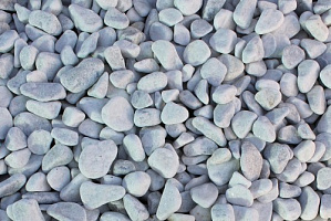 Kamenclub.ru: Мраморная крошка (щебень галтованный белый), фр.20-40 мм.  купить в Королеве мрамор белый бежевый молочный мраморный щебень декоративный 17000 руб/т   фото КАМЕНЬ КЛУБ