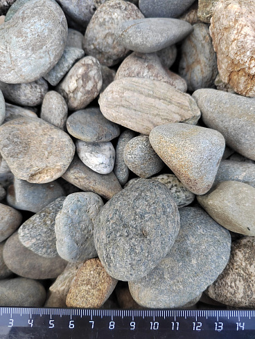 Kamenclub.ru: Галька речная окат (пестрая) фр. 20-40 мм. купить  в Королеве галька речная пестрая, серая, серые оттенки галька речная окатанная округлая 5000 руб/т   фото КАМЕНЬ КЛУБ