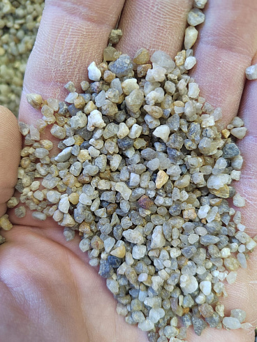 Кварцевый песок сухой фракцинированный фр. 1,6-4 мм.  купить в Королеве фото Камень Клуб