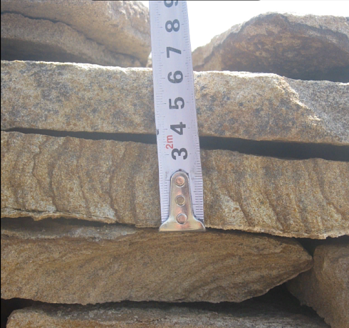 Kamenclub.ru: Песчаник пластушка желтый с рисунком (3 см)  купить в Королеве песчаник желтый с рисунком, рыжий, желтый песчаник пластушка ландшафтная рваная 8 500 руб/м3   фото КАМЕНЬ КЛУБ