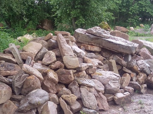 Kamenclub.ru: Песчаник декоративный ландшафтный (фр. 300-500 мм)  купить в Королеве песчаник желтый рыжий серый зеленый валун речной окатанный природный песчаника 4 500 руб/т   фото КАМЕНЬ КЛУБ