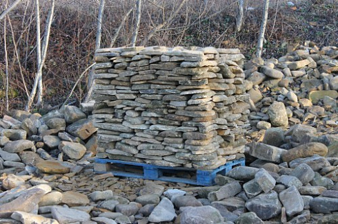 Kamenclub.ru: Песчаник колотый для облицовки (фр. 2-3 см)  купить в Королеве песчаник бежевый серый рыжий песчаник строительный 5000 руб/т   фото КАМЕНЬ КЛУБ