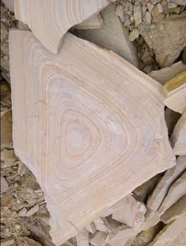 Kamenclub.ru: Форматный камень (плаха) пошаговая дорожка от 70-150 см (4 -12 см)  купить в Королеве плитняк  форматный плаха желтый песчаник 9 000 руб/т   фото КАМЕНЬ КЛУБ