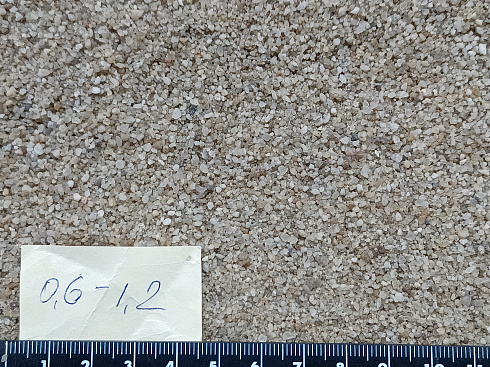 Кварцевый песок для площадок фр. 0,6-1,2 мм.  купить в Королеве фото Камень Клуб