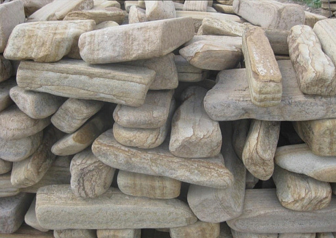 Kamenclub.ru: Песчаник пластушка галтованный желтый с рисунком (3 см)  купить в Королеве плитняк - пластушка желтый песчаник 21000 руб/м3   фото КАМЕНЬ КЛУБ