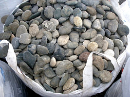 Kamenclub.ru: Галька речная плоская (ассорти) фр. 100-200-300 мм купить в Королеве галька галечник природный серый, белый темно-серый синий рыжий светло-серый природная галька плоская крупная 8000 руб/т   фото КАМЕНЬ КЛУБ