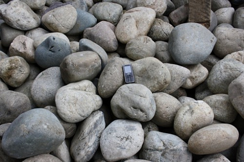 Kamenclub.ru: Речной валун (Ассорти) фр.100-300 мм.  купить в Королеве галечник серый, темно-серый, светло-серый речная галька крупных размеров 4200 руб/т   фото КАМЕНЬ КЛУБ