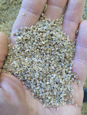 Кварцевый песок для водоподготовки фр. 1,6-3 мм.  купить в Королеве фото Камень Клуб