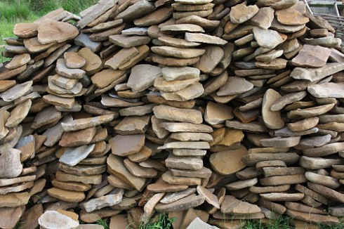 Kamenclub.ru: Песчаник колотый для облицовки (фр. 2-3 см)  купить в Королеве песчаник бежевый серый рыжий песчаник строительный 5000 руб/т   фото КАМЕНЬ КЛУБ