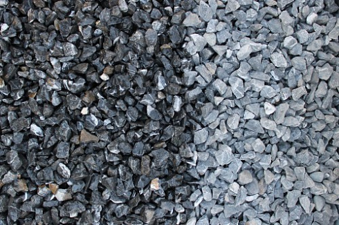 Kamenclub.ru: Щебень крошка черный (мрамор) фр. 10-20 мм.  купить в Королеве мрамор черный с белыми прожилками, черный, белый каменная ландшафтная декоративная крошка щебня 11000 руб/т   фото КАМЕНЬ КЛУБ
