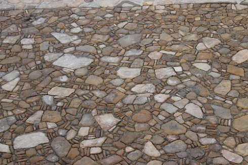 Kamenclub.ru: Песчаник для мощения дорожек, площадок, парковок ( фр 5-10 см)  купить в Королеве песчаник  серый желтый коричневый рыжий песчаник оголтованный окатанный 6500 руб/т   фото КАМЕНЬ КЛУБ