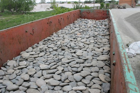 Kamenclub.ru: Галька речная плоская (ассорти) фр. 100-200-300 мм купить  в Королеве галька галечник природный серый, белый темно-серый синий рыжий светло-серый природная галька плоская крупная 8000 руб/т   фото КАМЕНЬ КЛУБ