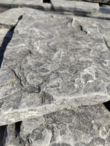 Kamenclub.ru: Песчаник галтованный для облицовки (фр. 2-5 см)  купить в Королеве песчник рыжий желтый серый песчаник окатанный речной 6 000 руб/т   фото КАМЕНЬ КЛУБ