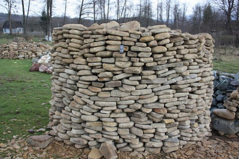 Kamenclub.ru: Песчаник для мощения дорожек, площадок, парковок ( фр 5-10 см)  купить в Королеве песчаник  серый желтый коричневый рыжий песчаник оголтованный окатанный 6500 руб/т   фото КАМЕНЬ КЛУБ