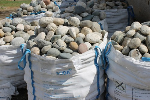 Kamenclub.ru: Речной валун (Ассорти) фр.100-300 мм.  купить в Королеве галечник серый, темно-серый, светло-серый речная галька крупных размеров 4200 руб/т   фото КАМЕНЬ КЛУБ