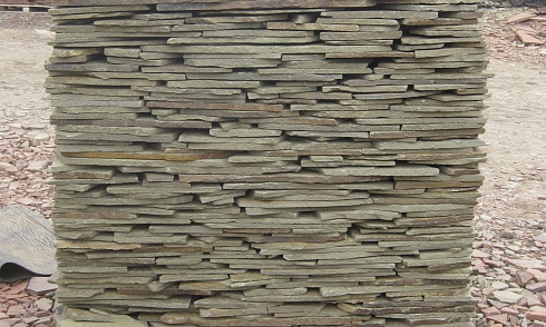 Kamenclub.ru: Песчаник пластушка серо-зеленый (1,5 см)  купить в Королеве плитняк - пластушка серо-зеленый, серый, зеленый пластушка рваная ландшафтная колотая 10200 руб/м3   фото КАМЕНЬ КЛУБ