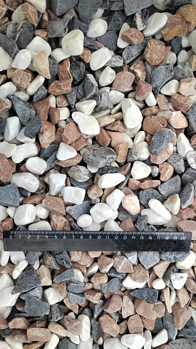 Kamenclub.ru: Мраморная крошка (щебень галтованный микс:белый-зеленый-розовый) фр.20-40 мм.  купить в Королеве мрамор белый, зеленый, розовый мрамор декоративный (галтовка) 15500 руб/т   фото КАМЕНЬ КЛУБ
